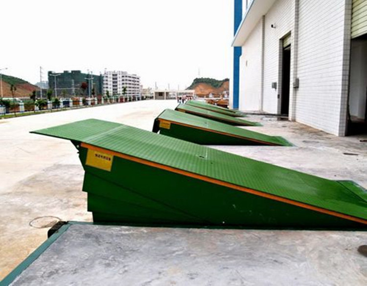 振阳移动式登车桥.货物装卸平台.液压登车桥