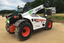 山猫(Bobcat)伸缩臂叉车在巴伐利亚草坪生产中的应用