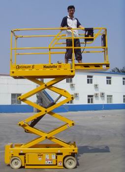 高空作业车 8米自驱动剪刀式高空作业平台