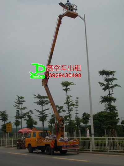 东莞租赁曲臂型拖车式25米高空作业车
