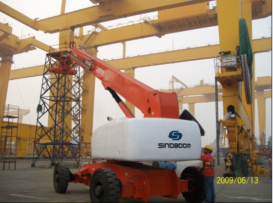 自行直臂式高空作业平台 GTBZ38