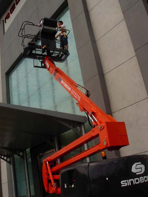 自行曲臂式高空作业平台 GTZZ15