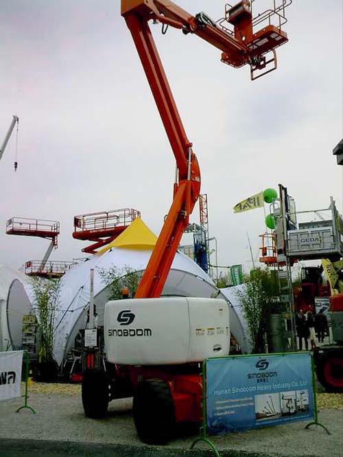 自行曲臂式高空作业平台 GTZZ15