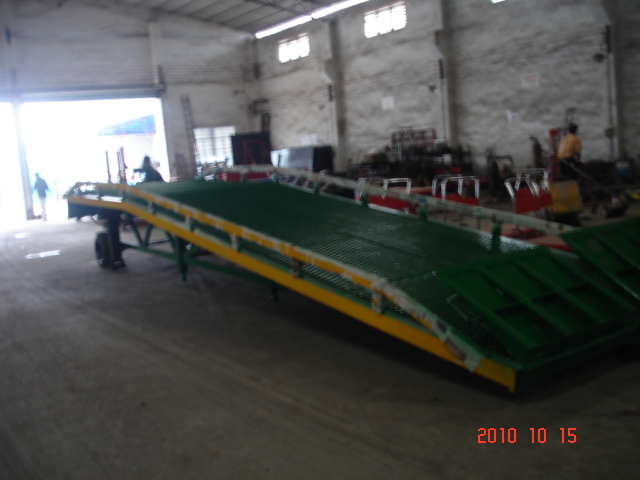 天津货柜车卸货平台/广州叉车装柜升降平台宜/惠州手摇升降装柜车架桥价格 XLDCQY