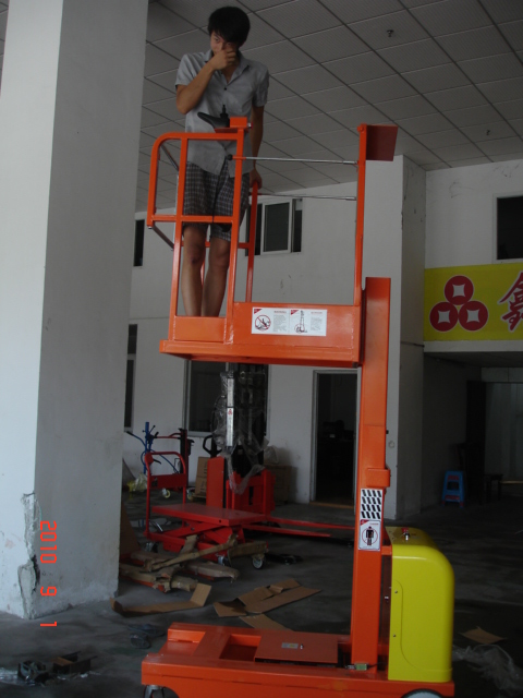 全电动高空取料机广东厂直销/全电动高空取货车便宜包邮包送