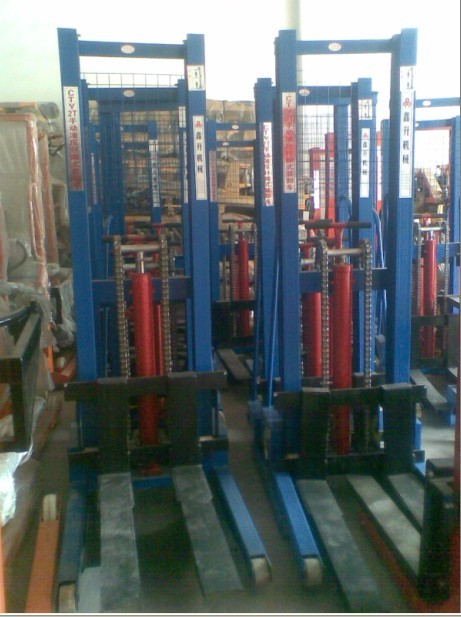 鑫升厂家直销批发手动液压堆高车 XLSG-B_升降平台网 鑫升厂家直销批发手动液压堆高车 XLSG-B_升降平台网