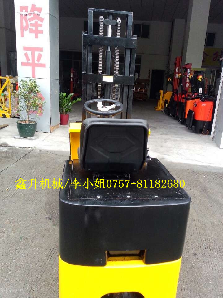 小型电动叉车 XBT20