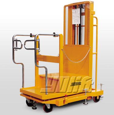 二级门架半电动取货车 YL13108_升降平台网 二级门架半电动取货车 YL13108_升降平台网