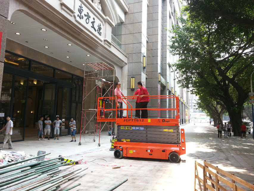 广州番禺区厂房高空安装需自走升降平台，升降机租赁 JKY-0.32-12